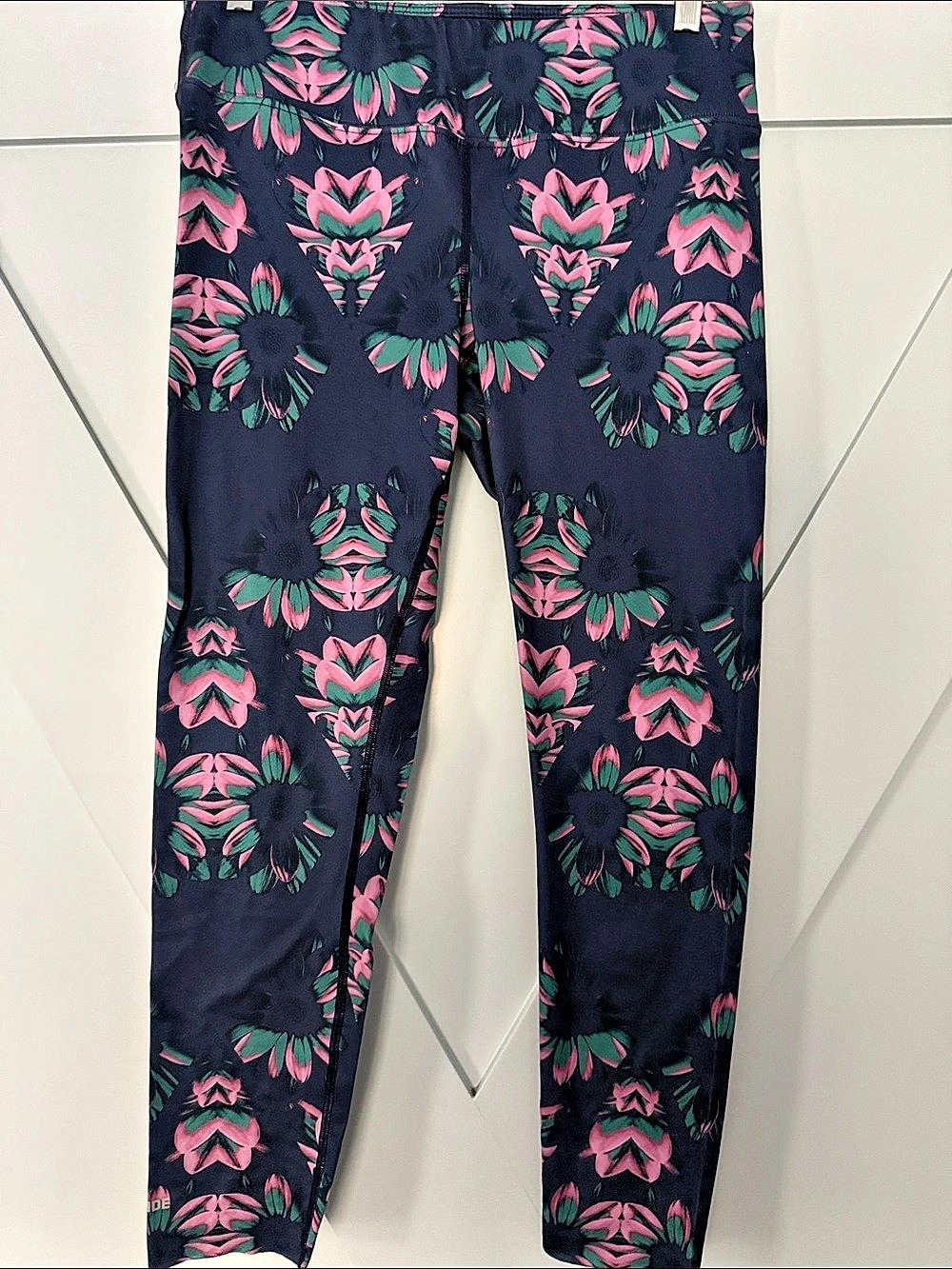 Burton DryRide Floral Athletic Leggings in Blue & Pink Size Medium